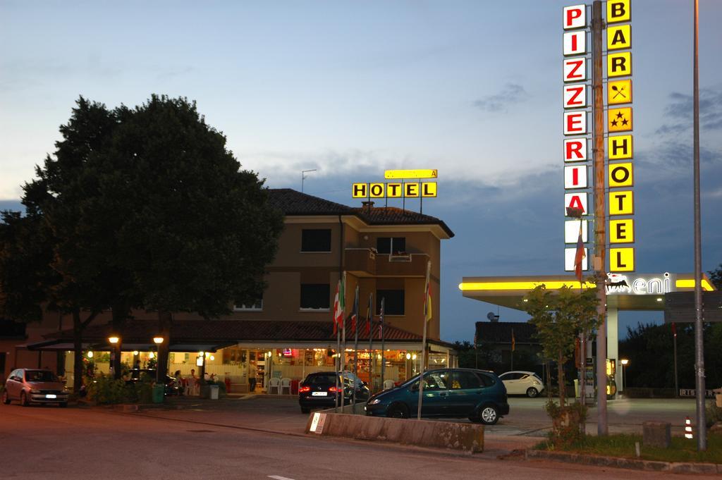 Hotel Da Angela Sedegliano Екстер'єр фото