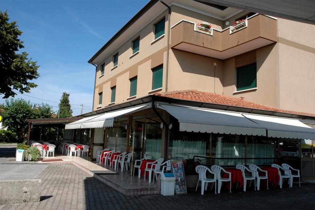 Hotel Da Angela Sedegliano Екстер'єр фото