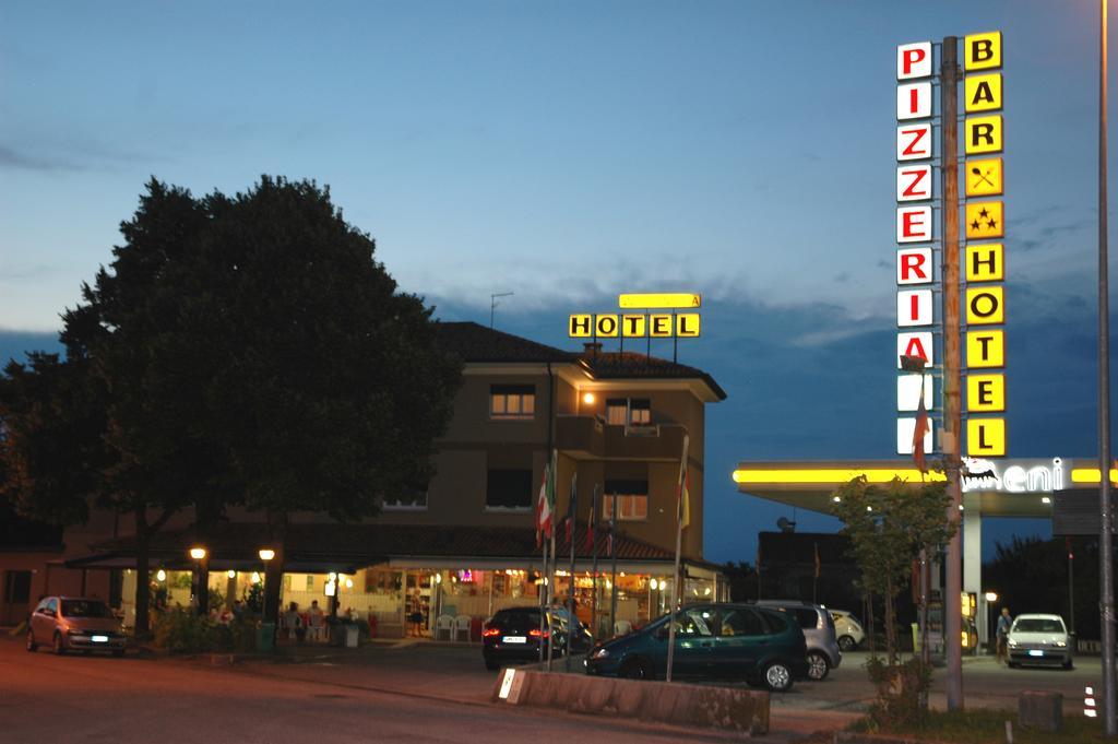 Hotel Da Angela Sedegliano Екстер'єр фото